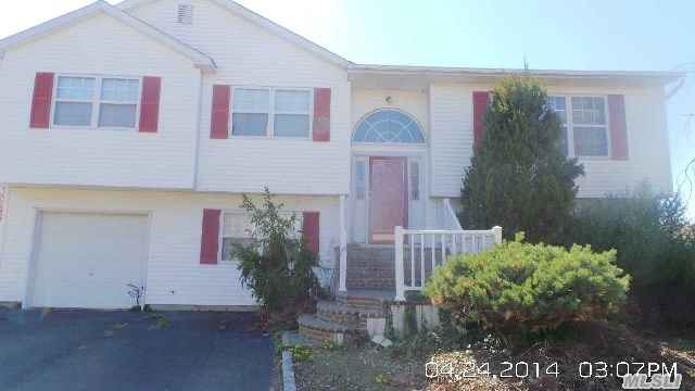 Great 10 Room $-5 Br 4 Bth Wideline Hi Ranch In Newer Subdivision.Farmingdale Schools.Close To All.