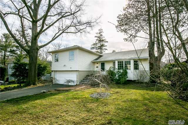 Magnificent Salem Split. Stunning Views! Windows Galore! 3 Br2 Bth W/Enclosed Screened Porch, Fam Rm, Bsmt, Lots Of Storage. Lr W/New Fp, Large Fdr That Leads To An Updated Kitchen W/Stainless Steel Appliances. Rear Garden Windows Show Expansive Views. Hardwood Floors & Crown Molding Throughout. Screened Enclosed Porch W/Skylight. Fam Rm Is Surrounded By Windows W/Ent To Gar