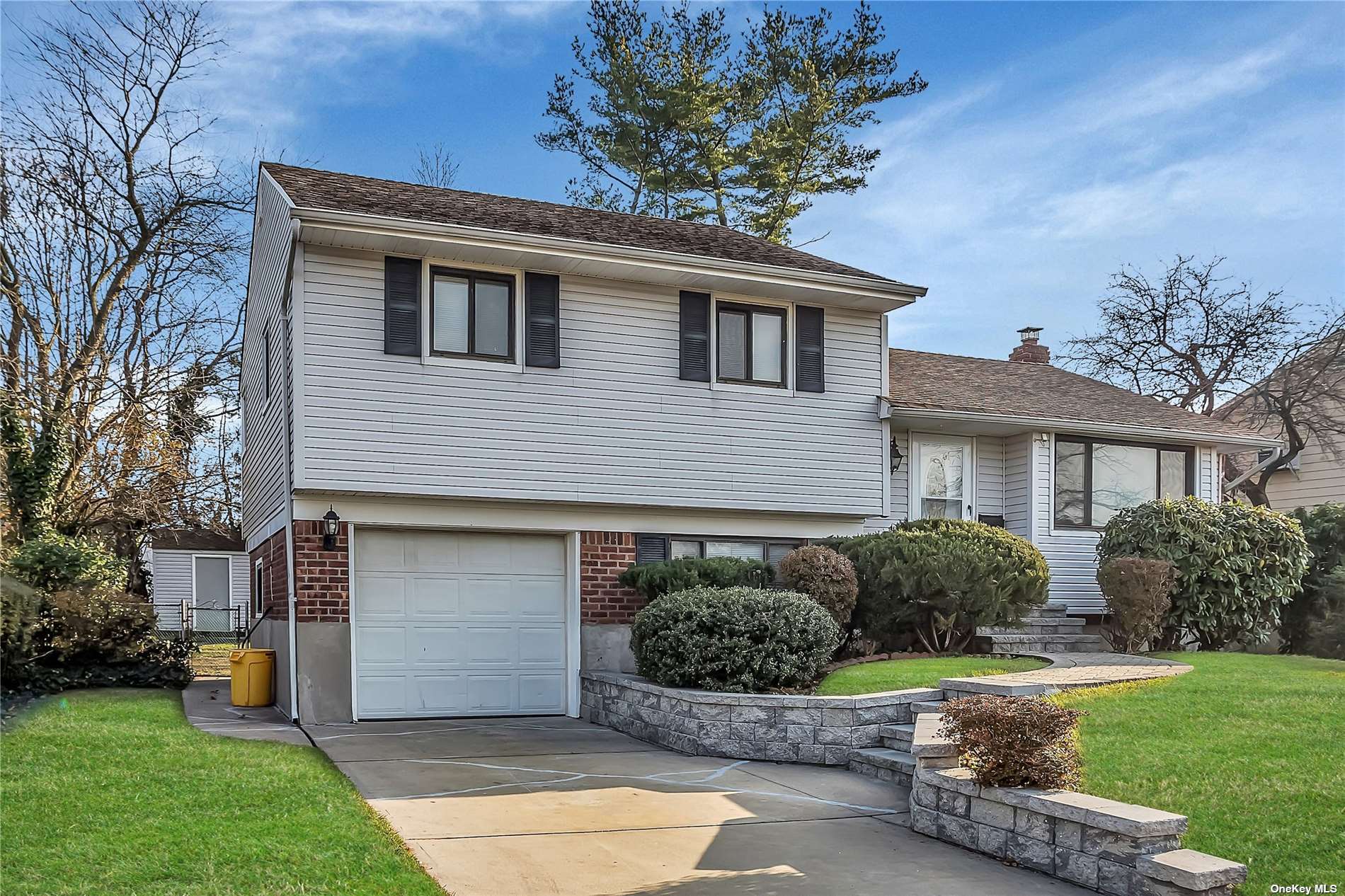 Single Family in Syosset - Colony  Nassau, NY 11791