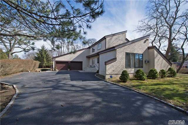 Desirable South Of Montauk Location. Home Is Set Back On Just Shy Of 1/2 Acre Lot. Open Floor Plan W/Natural Sunlight. Great Eik W/Corian Counters, Center Island W/Jen-Air Range & Wet Bar.Cathedral Ceilings In Fdr & Lr, Master Br Suite W/Full Bath. Great Bones, 2.6 Construction & Insulated Well Throughout.