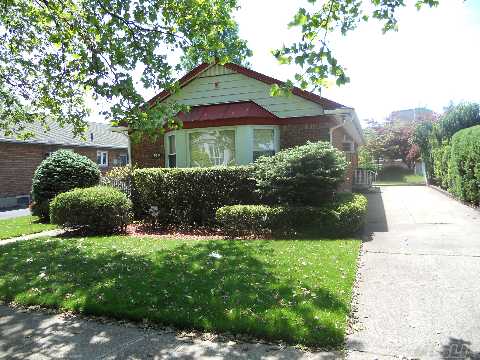 3 Br, 2.5 Bath Ranch On A 4900 Sf Property In A Lovely Mid-Block Location. Lots Of Updates, Spacious Rooms, Skylights & Beautiful Hardwood Floors.