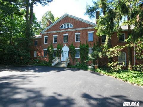 Gatsby Era Gold Coast Mansion,  Reminiscent Of The Opulent Lifestyle Of The 1920'S. Designed By The Renowned Architectural Firm Of Delano & Alrich,  Designers Of The Famed Oheka Castle And Numerous Other Long Island Gold Coast Mansions...Star Exemption Is $1, 363.13