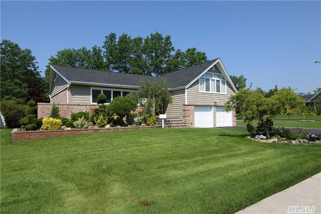 Sun Drenched,Newly Renovated (Inside & Out) Chalet Ranch,Lr W/Vaulted Ceiling,White Oak Flrs Throughout,Fabulous Fmly Rm/Den,Surround Sound,Granite Topped Cabinetry & Marble Top,New Granite Eat In Kitchen W/Sliding Glass Doors Leading Onto New Paver Patio, Open Floor Plan, New Roof, New Windows, New Front Entry & Driveway. New Brick On House. Finished Basement. Immaculate!