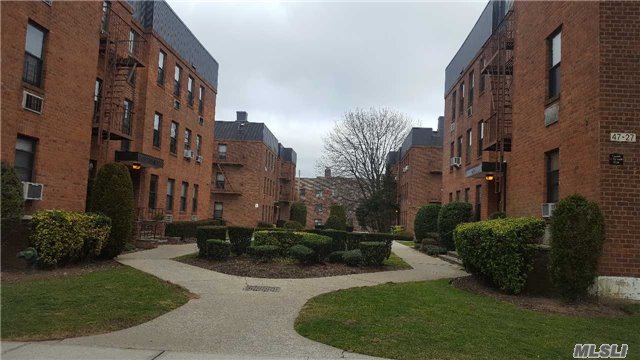 Great Opportunity! Bright Large 2Br Corner Unit On The Top Floor Located In Court Yard. Hardwood Floors. Lots Of Windows. Close To Buses, Lirr, Highways, Shops, Restaurants And Oakland Lake Park. No Flip Tax! School Dist 26 (Ps203 & Ms158 Rated 10 In Greatschools.Org). Storage Available. Bike Room And Laundry Room In The Complex.