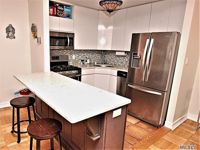 Renovated Open Kitchen, Bath, Living/Din.Room, Lg.Bedroom.View Of The Bridges, The Bay & The Manhattan Skyline.24Hr.Doorman/Security.State Of Art Gym.On Premises Shopping Arcade W/ Restaurant/Deli/Grocery Store. Beauty Spa, Pool, Gym, Tennis & Party Rm.Close To All Shopping And Transportation.Total Maint $1085.06 Including Taxes.      Garage Xtra
