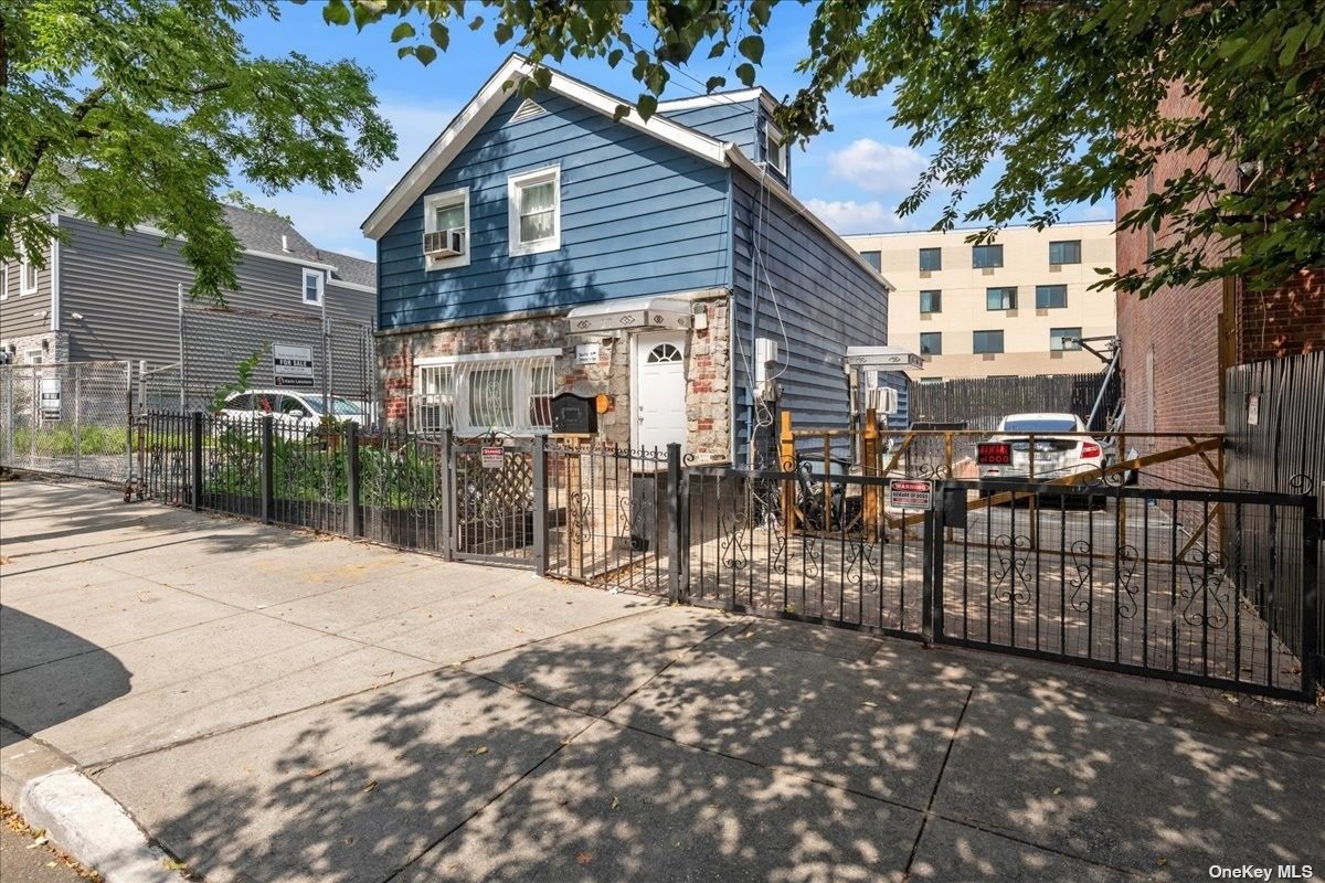 Single Family in Cypress Hills - Vermont  Brooklyn, NY 11207