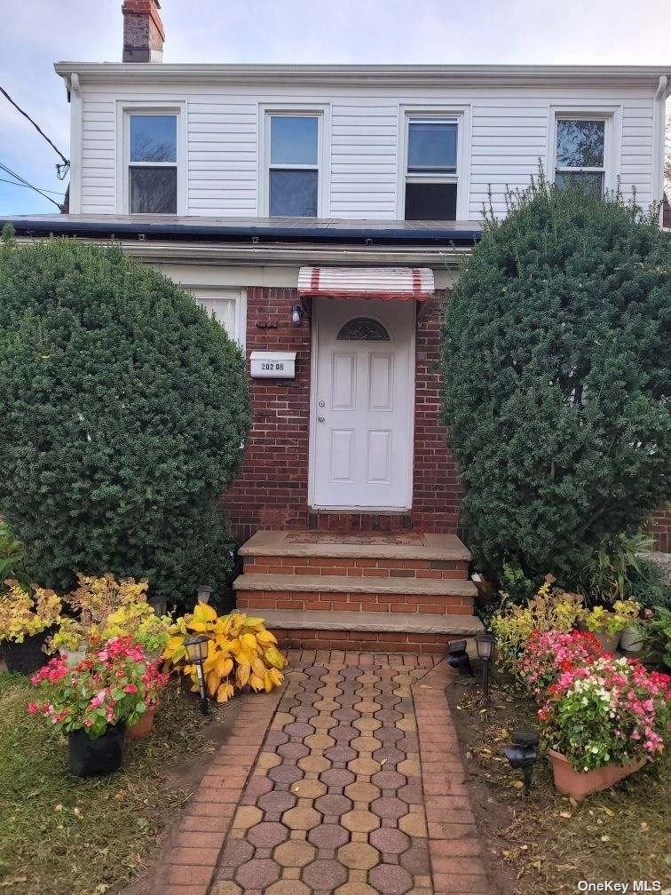 Single Family in Hollis - 100th  Queens, NY 11423