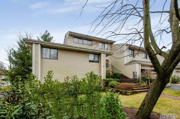 Rare Newly Renovated End Unit With Pond Views In The Desirable Woodbury Greens Community! Totally Updated With All Custom Designer, Top-Of-The-Line Amenities. Expansive Master Suite On Main W/Bath & 4 Closets, Stainless Appliances & Shaker Style Cabinets, Hardwood Flrs, Extended Bsmt W/Theater & Walk Out, Trex Deck, Oversized 2 Car Garage, Too Much To Write! A Must See!