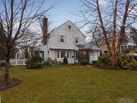 Mint Salem Colonial - Bright & Sunny Lr W/Fpl, Formal Dr, Crown Moldings, Eik, Cac, New Windows Throughout, New Fence. Full Finished Basement With Br And Full Bath.