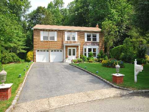 This Picture Perfect Colonial Is Located On A Beautiful Cul-De-Sac. An Elegant Marble Walkway Leads To A Grand Entrance Foyer. Home Features 5 Bdrms, 3.5 Bthrms,Updated Kitchen,Bths With Granite/Marble, And Crown & Medallion Ceiling Moldings Throughout. Igs,Alarm,Cac,Cvac,4 Skylights,Family Rm Leading Out To The Deck. Professionally Landscaped.A Must See!!