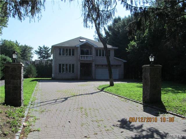 All Brick Colonial On Half Acre Of Property*Soaring 24'Ft Foyer*5 Bedrooms*4.5 Baths*Huge Master Suite The Entire Length Of House*10'Ft Ceilings On First Floor*Huge Basement W/8'Ft Ceilings*Anderson Windows*Cac And Central Vac*Bright W/Skylights And Open Concept*Great Opportunity*