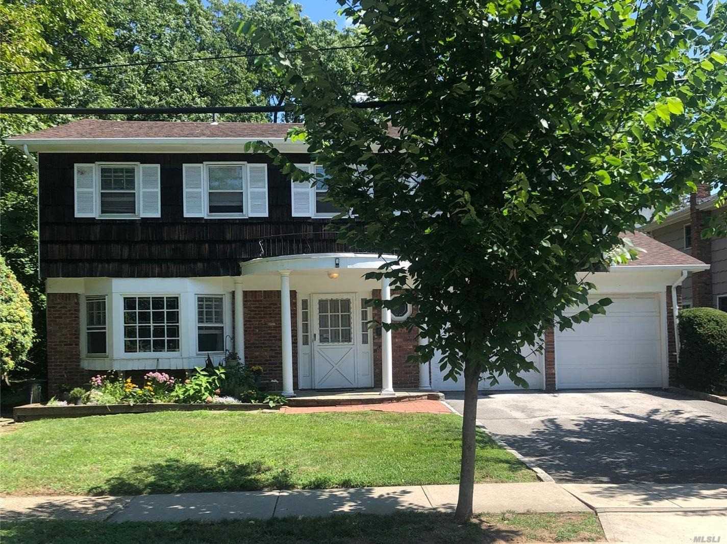 Lovely, Spacious Splanch in Desirable Tree Streets, Master Bedroom Suite with Fireplace & Sitting Room, 3 Bedrooms, Den with Fireplace, Private Backyard, Low Taxes, Close to All.