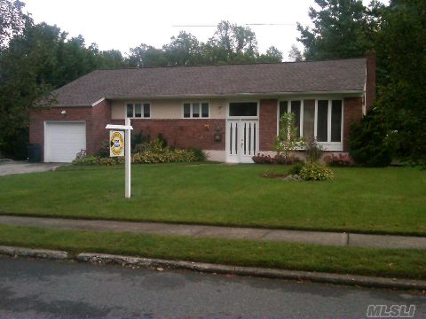 Lovely Splanch Inside & Out ! New Roof - New Cac - Kitchen Updated With Stainless Steel Appliances - Herricks Schools