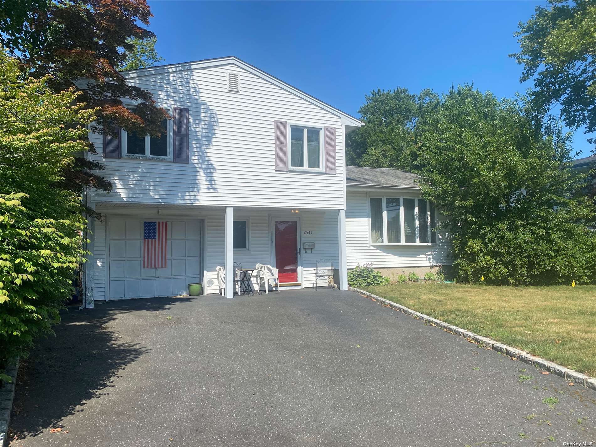 Single Family in Melville - New York  Suffolk, NY 11747