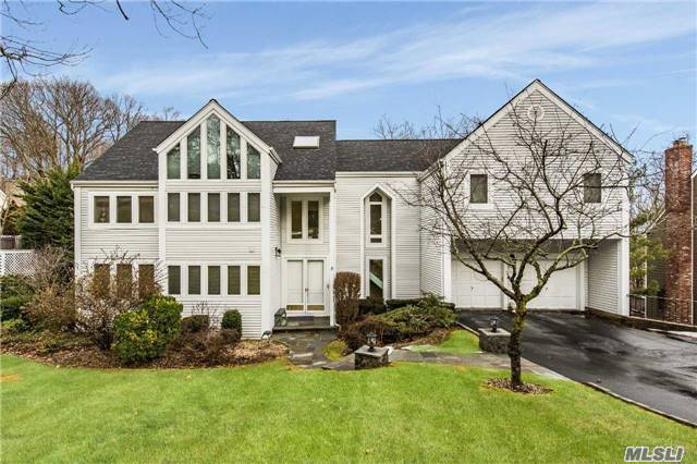 Entertainer&rsquo;s Delight! Set On .49Acres On A Quiet Cul-De-Sac, This 5000Sq Ft Colonial Offers Winter Waterviews Of Hempstead Hbr.Desirable Open Fl Plan Boasts A Sun-Drenched Lr/Fp&Walls Of Glass, Banquet-Sized Dr, Gourmet Kitch Feat Top-Of-The-Line Appliances, Marble-Topped Cabinetry, 11Ft Cen Island W/Seating&More.Pvt Pool&Tennis.Too Much To List-This Home Has It All!Roslyn Sd