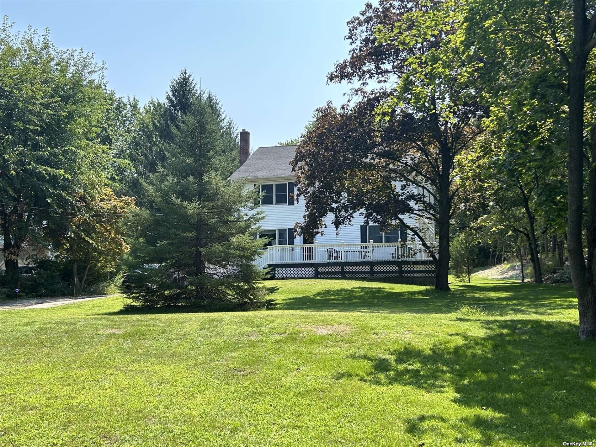 Single Family in Smithtown - Mobrey  Suffolk, NY 11787