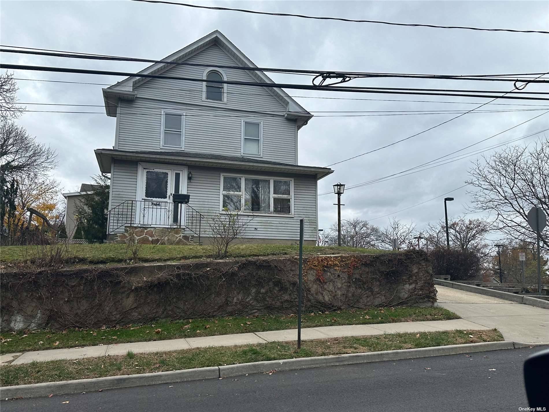 Single Family in Port Washington - Locust  Nassau, NY 11050