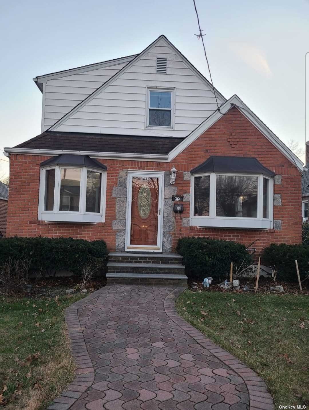 Single Family in Floral Park - Carnation  Nassau, NY 11001