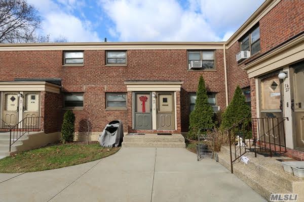 Mint 2 Bedroom Lower Unit, Living/Dining Room, Eat In Kitchen, Bath, Located In A Beautiful Courtyard.