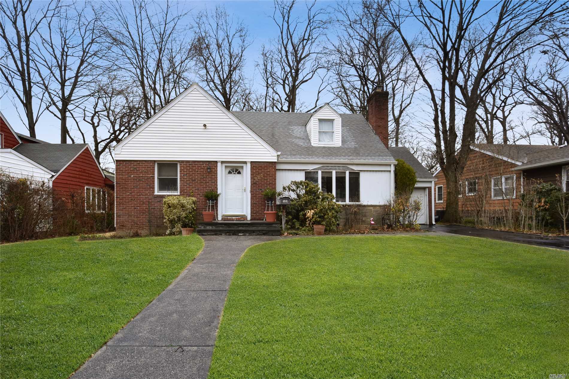 Gracious 4 Br 2 Full Bath Brick Exp Ranch offers Master on the Main with bath plus an additional Br. Lr w/fp, renovated Kosher kitchen w/ 2 sinks & 2 dishwashers, Dining Rm, Spacious Family Rm w/built ins and sliding doors to large deck and tranquil gardens. 2 Additional Brs + Full Bath on the 2nd Flr.  Full Finished Bsmt. CAC, Hardwood Flrs, Gas Cooking. GN North Schls and Parkwood Recreation Center. A true Gem--perfect for today&rsquo;s lifestyle