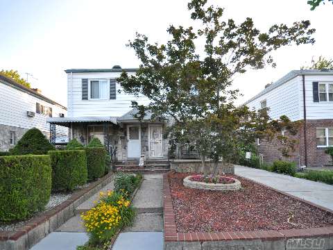 Fabulous Home In The Heart Of Bayside. Close To All- Won't Last!