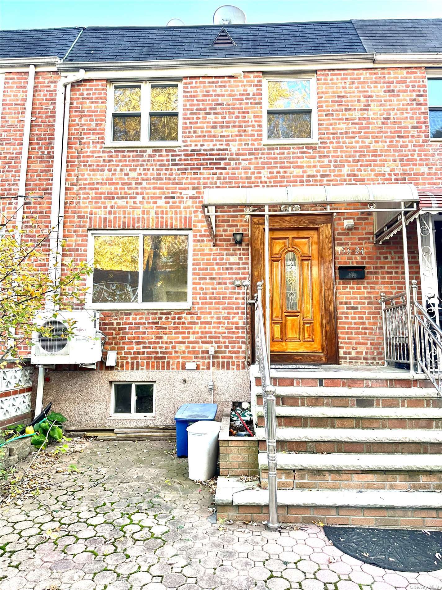 House in Kew Garden Hills - 76th  Queens, NY 11367