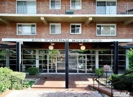 Mint Large 1 Bedroom W/Large Dr, 1 Year Old Kitchen (Granite) & Bathroom. New Pool, Gym, Own Thermostat Control. Heat & A/C All Included In Maintenance. Laundry Room. On Top Floor No One Above. Close To Train, Highways & Shopping.