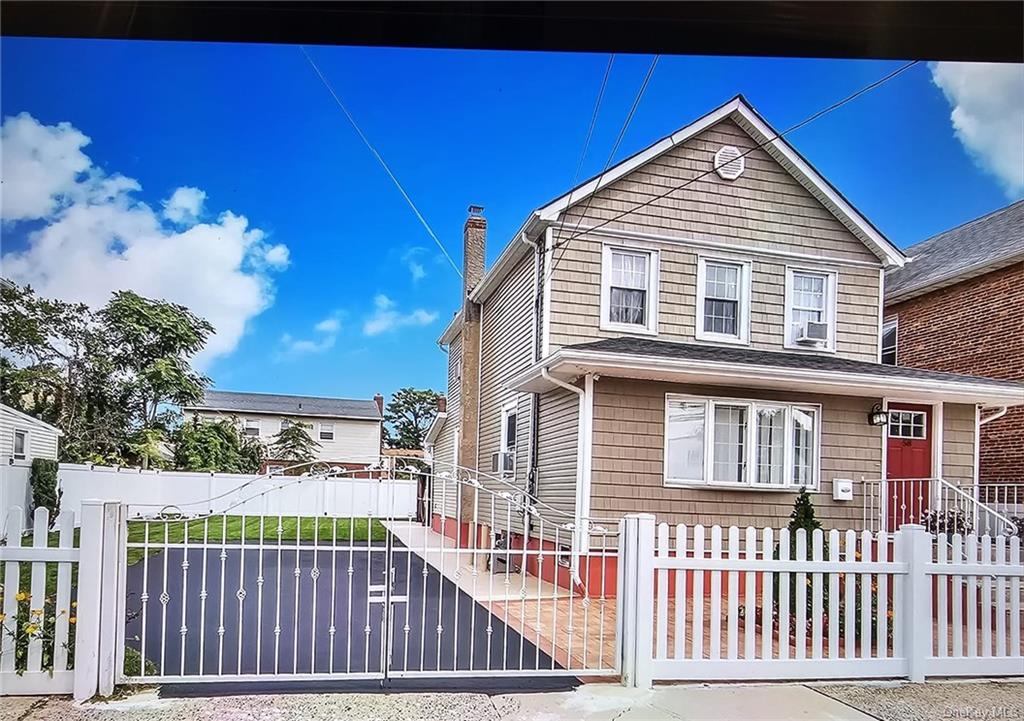 Single Family in Elmont - Claridge  Nassau, NY 11003