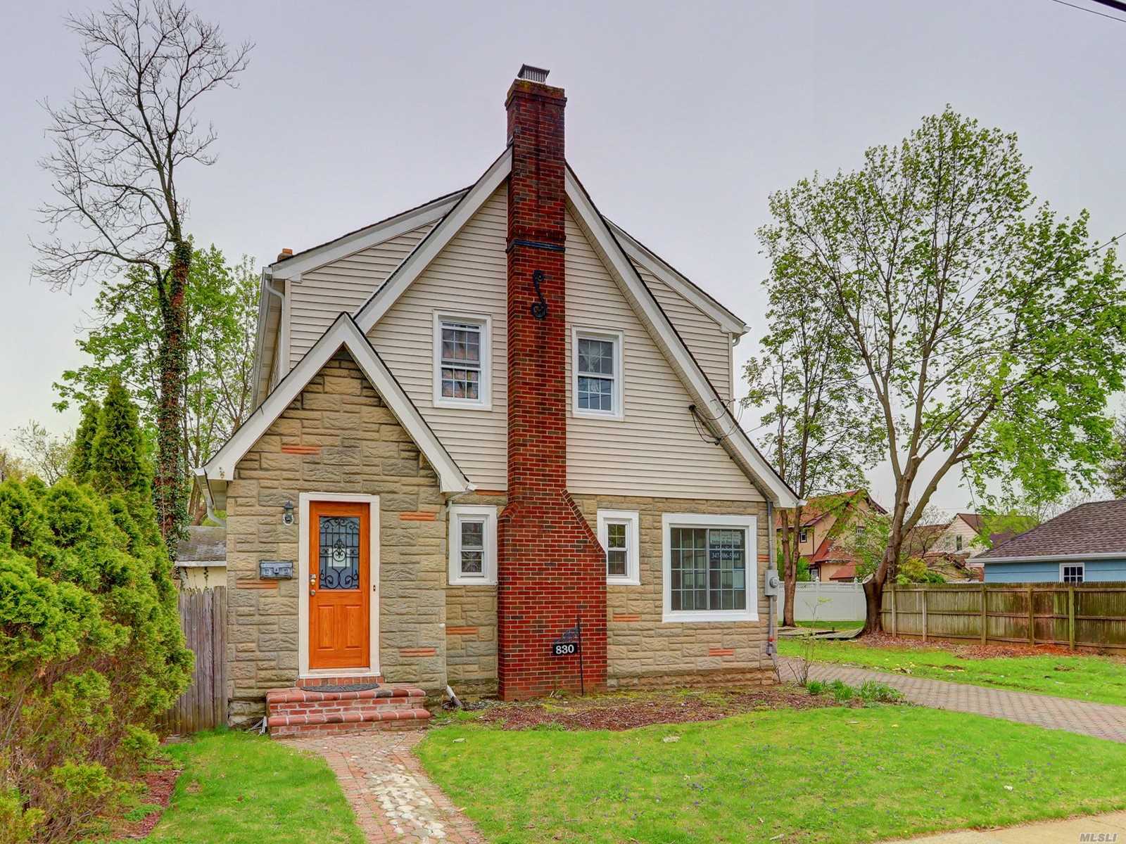 Beautifully renovated home in the heart of Baldwin. Beautiful hardwood flooring throughout, walking distance to high school, quiet neighborhood, stainless steel appliances, kitchen with granite countertops with breakfast nook. Much more. Call to see this home today!