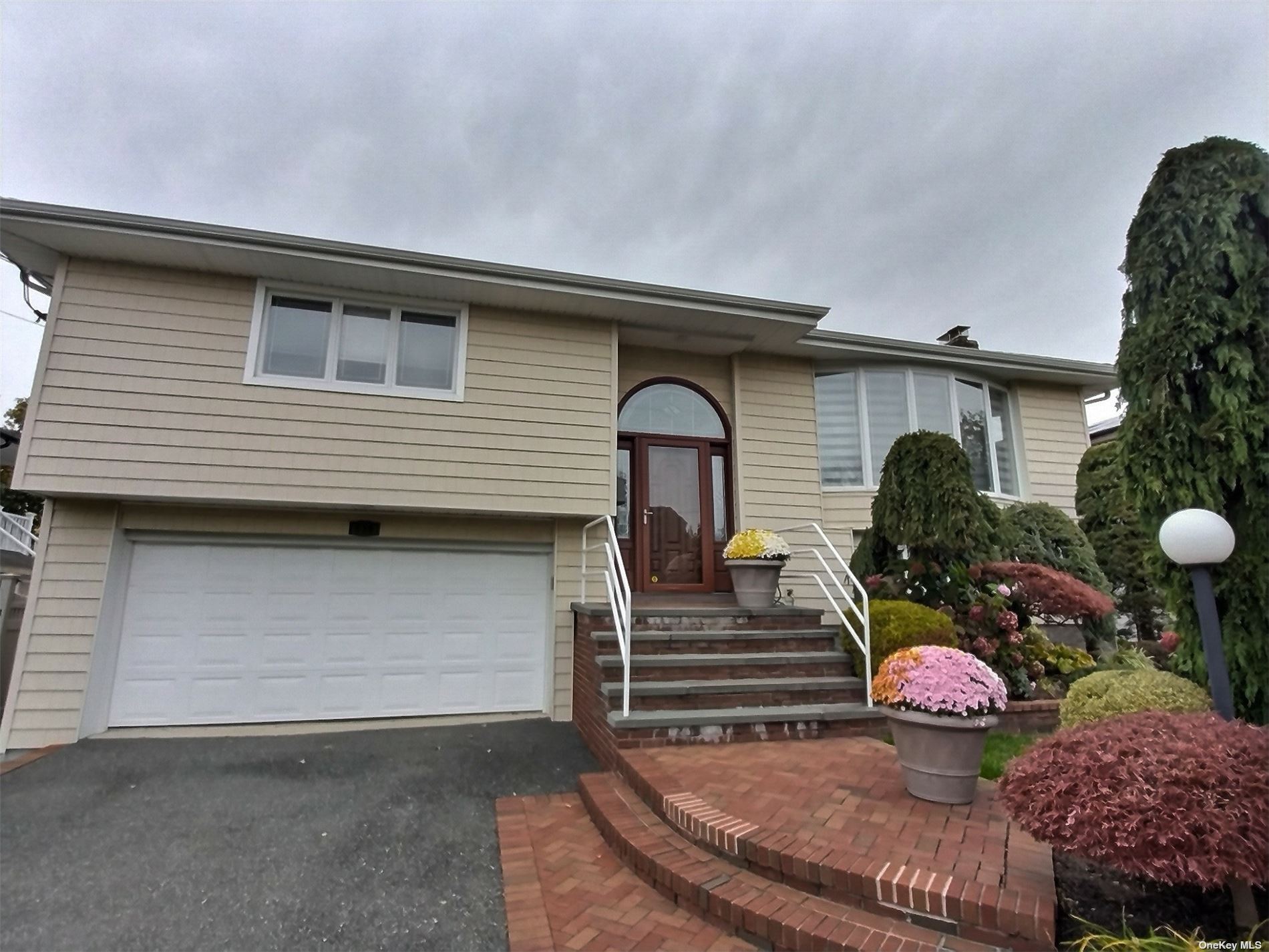 Single Family in Oceanside - Links  Nassau, NY 11572