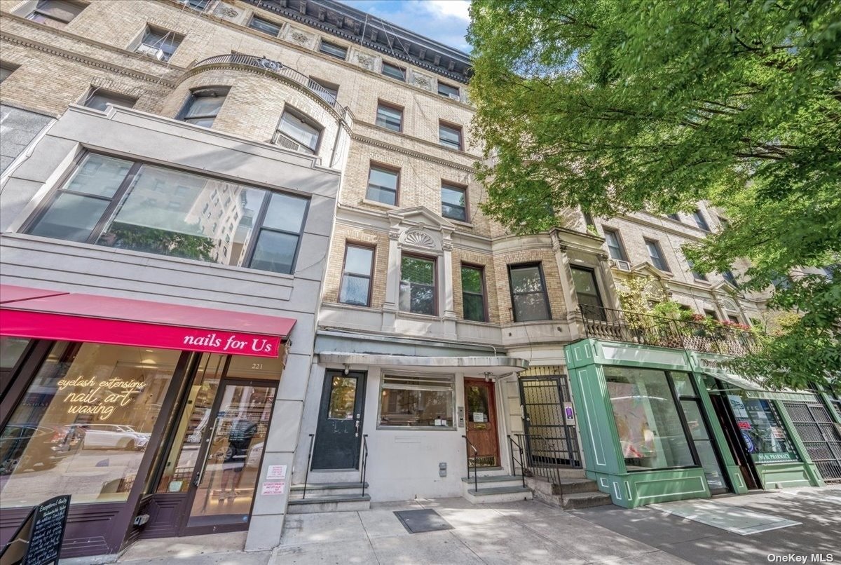 Commercial Lease in New York - 79th  Manhattan, NY 10024