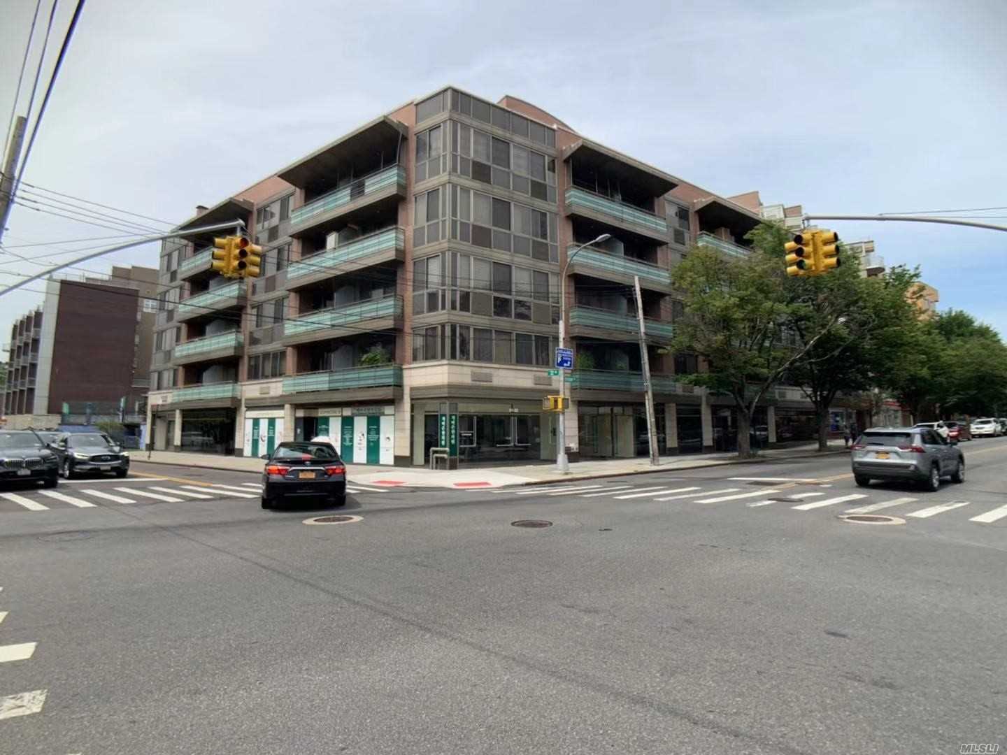 In Heart Of Flushing.3 Spacious Bedrooms And 2 Full Baths Inc Jacuzzi. Large Open Living Room Area, Big Terrace And Balcony. Walk-In Closets In All Bedrooms. Washer/Dryer In Unit. Close To Main Street 7 Train And All Major Local And Express Transportation.