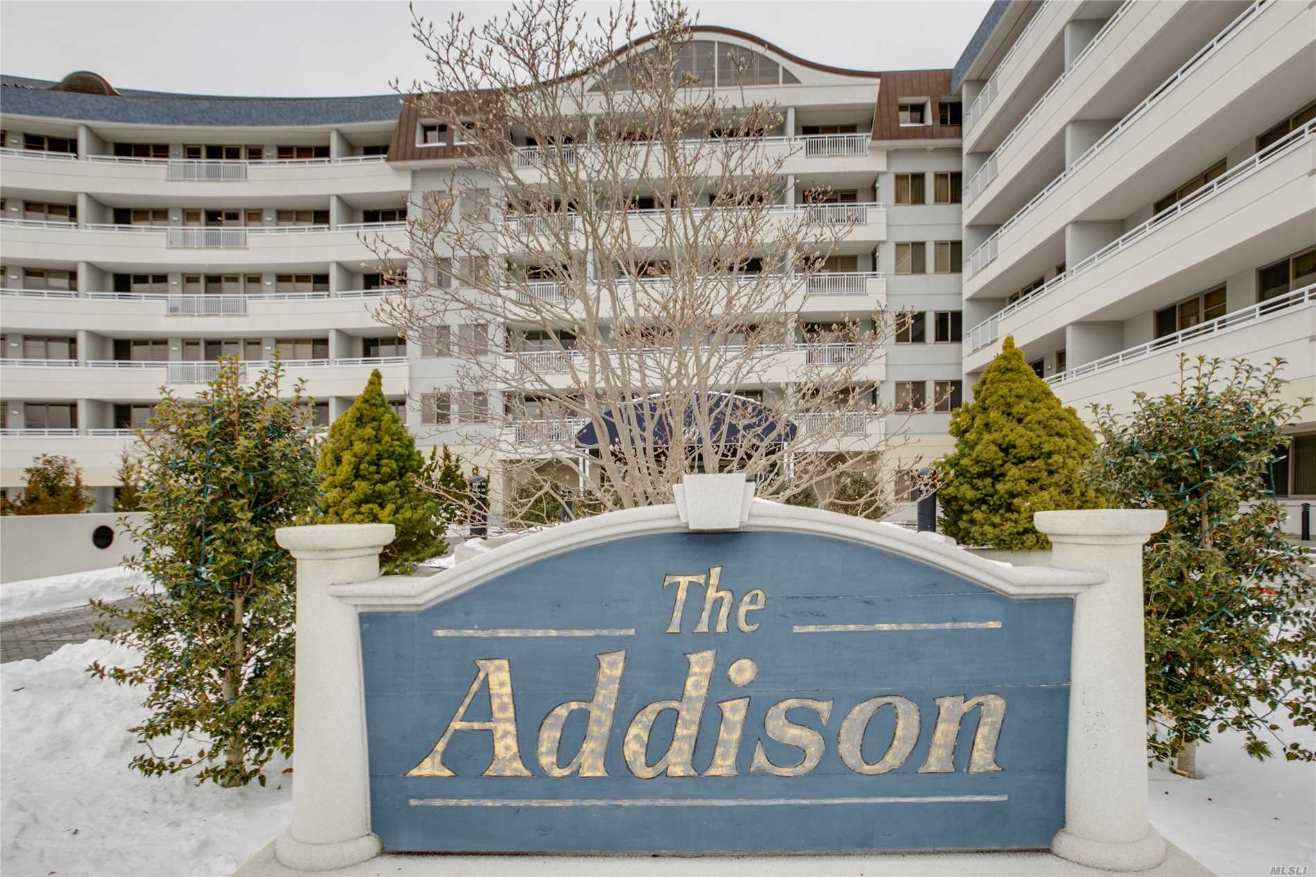 ******Absoulutely Available!!! The Addison At Harborview. This Sunny & Open Unit Has Approx. 2359 Sq Ft Of Easy Living. Orig. Built As A Four Bedroom Unit & Reconfigured Into A 3 Br. Which Includes A Massive Mbr & Bath With A Plethora Of Closets. Located In A Semi Private Corridor Close To The Elevator, With Its Own Storage Space Next To Apt. Huge Terrace