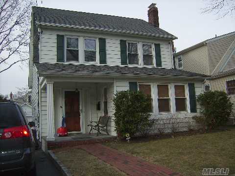 Charming Frame Colonial In The Desirable Park Section W/ 3 Bdrms & 2.5 Bths. New Roof & Windows. Updated Eik W/ Granite Countertops, Crown Moldings, Updated Electric, Hrdwd Flrs Thru Out & Finished Bsmnt. Move In Condition, Convenient To Shopping & The Lirr 35Min. Commute To Nyc. 