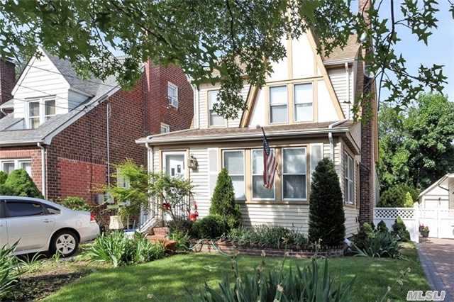 1st Offering! 7 Room Colonial Needs Complete Renovation Makes Great Opportunity. Possible Full Bath On Main Floor. Located On Beautiful Tree Lined Street In Inc Village Of Mineola.