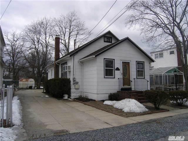 Very Affordable Cozy Cottage With Private Beach (Sound Beach Ave) Access To Li Sound Beach And West Harbor Beach,   Tennis Courts,  Playground,  Ramp To Launch Boat      Great Starter Or Investment