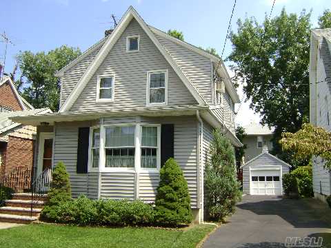 Lovingly Maintained Det 3 Br, 1.5 Bath Col,Beautiful Hardwood Flrs Throughout, Living Room W/Wbfpl, Fdr, Eik, 1/2 Ba, Washr/Dryer,Door To Yard, New Roof,New Siding, Gutters, 1 Car Gar+Long Driveway On 38X100 Property Located On Quiet Residential Tree Lined Street. Walk To Lirr 