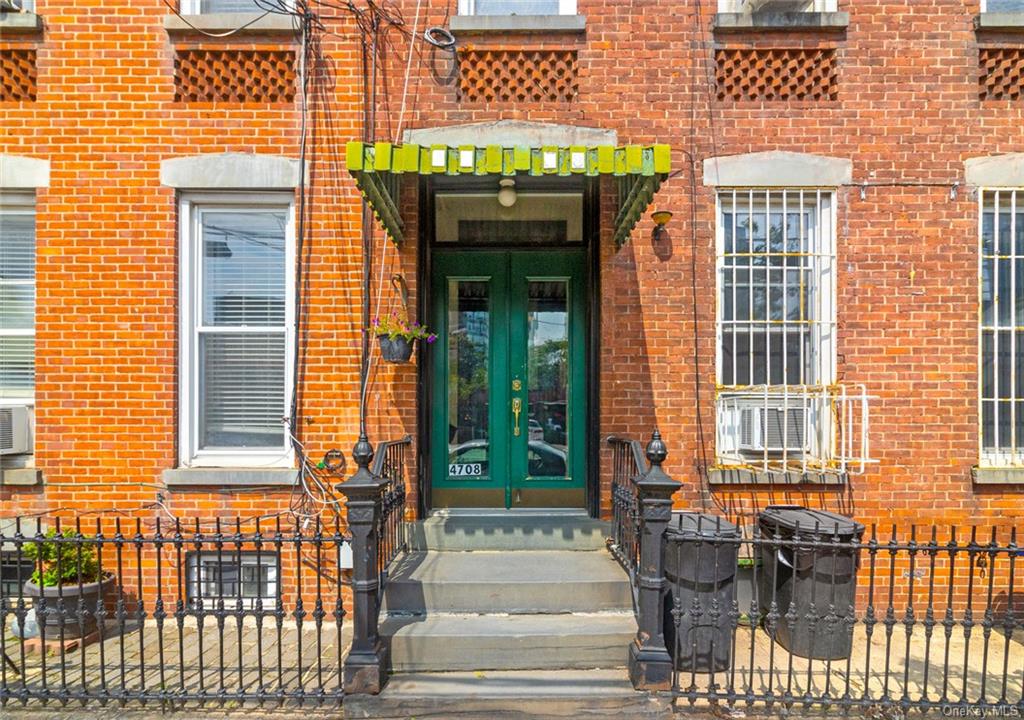 Single Family in Queens - 11th  Queens, NY 11101