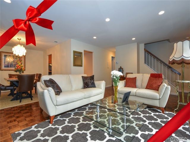 Make This Great Home The Perfect Gift This Holiday !!!!  This Great 2 Bed 2.5 Bath Condo Located In The Desirable Acorn Ponds Luxury Club House Community. This Unit Is Located At The End Of A Cul-De-Sac. This Home Boasts Huge Master W/ Ensuite & Wic, All Wood Floors Just Refinished. All Led Lighting Throughout, Private 2 Car Garage. New Ss Appliances, Low Taxes