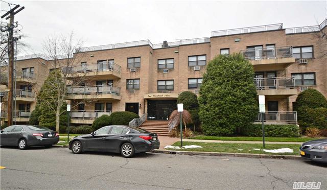 Totally Renovated, Sunny, Xlrg 1 Br (Jr4), 1.5 Bth Top Floor Co-Op In Prime Bldg. Lrg Lr, L-Shaped Dr ( Can Be 2nd Br). Newly Finished Wood Floors, Moldings, Terrace, Lrg Closets, New Full & 1/2 Bths. Laundry On Every Floor. Indoor Parking Spot. Near Town & Train, South Schools, Great Neck Park District With Pool, Parks, Boating And Tennis.