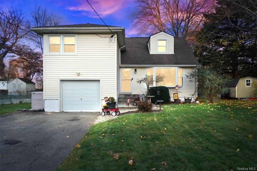 Single Family in Clarkstown - Cottage  Rockland, NY 10989