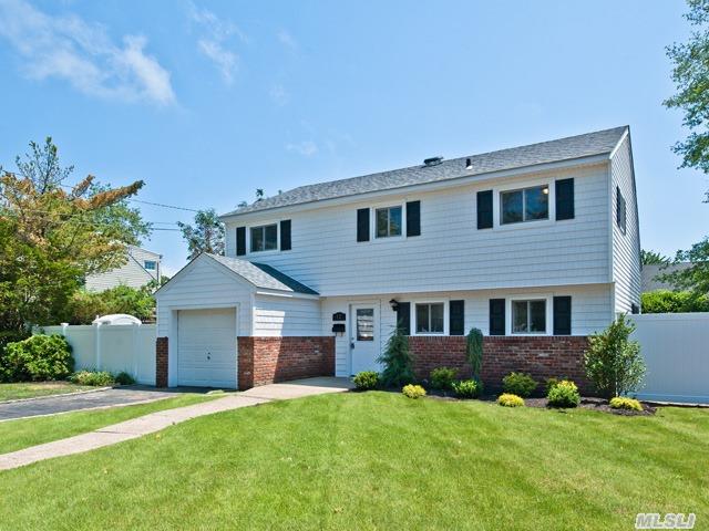 Tri-Level Beauty In Nassau Shores W/Good Function/Good Looks. If You Enjoy Decorating, You'll Enjoy Furnishing/Living In This Home. From The Tasteful Cherrywood/Granite Kit W/Stainless Steel Appls, Fdr Designed For Lavish/Casual Entertaining, The Beauty/Function Of 1.5 Bths, To 4 Nicely Sized Bdrms & Gleaming Hdwd Flrs Thruout. Fresh Ideas Abound. Express Your World!