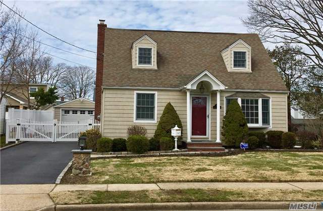 Cutest House On The Block! Diamond Exp. Cape Features-Updated Kitchen W/ Granite Counters Dr W/ 2 Skylights W/ 9 Ft. Sliders To New Pavers W/ Stone Bar And Firepit. Two New Baths, Full Basement. Cac, Windows , Siding And Roof Under 10 Years Old. Great House For Entertaining. This House Sparkles!