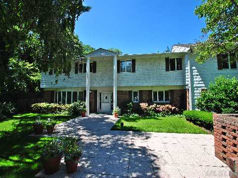 Exquisite Open Floor Plan For Today's Living. Vaulted 2-Story Living Room W/Access To Lush 1/2 Acre Fenced Property. Serene, Private Pool W/Specimen Trees. Walk To Lirr, Award-Winning Pt.Wash. Schools.