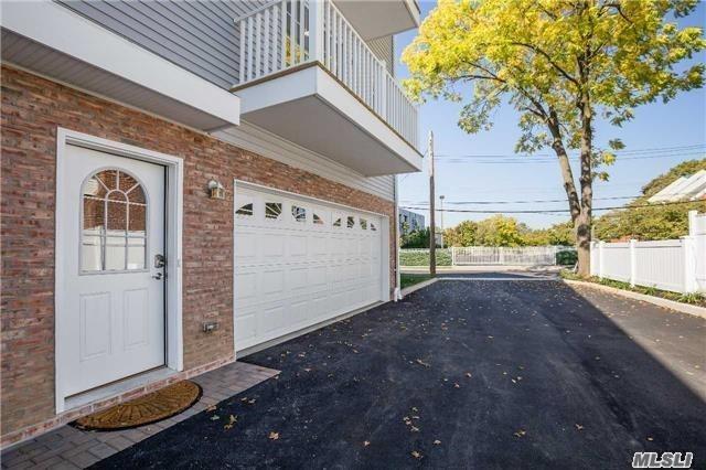 Newly Built Luxurious 4 Story Townhome In Westbury Village W/9Ft Ceilings. Xl Master Bedroom W/ Wic & Mbath, 2nd Bed, 2.5 Baths, Plus Loft. Entertainers Delight - Open Floor Plan, Chef&rsquo;s Kitchen, Hi-End Lg Stainless App W/Island, Washer/Dryer, 3 Terraces, Oversized 2 Car Garage W/ Storage & Util, 150Amps. Hurry, Only 3 Units Left!