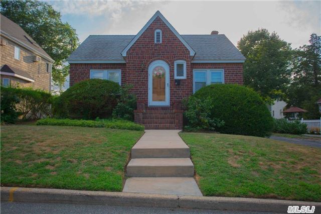 New To Market! Sweetheart Starter Home, Neat And Clean With Great Potential. This Brick Cape Cod Home Has A First-Floor With 8.5 Ft Ceilings, Master Bedroom Plus A Bonus Room That Can Be Used As An Office Or Den, And Is Nestled On Lovely Property On Quiet Street. Near Glen Head Elementary, Library, Shops And Train. Gas Heat!