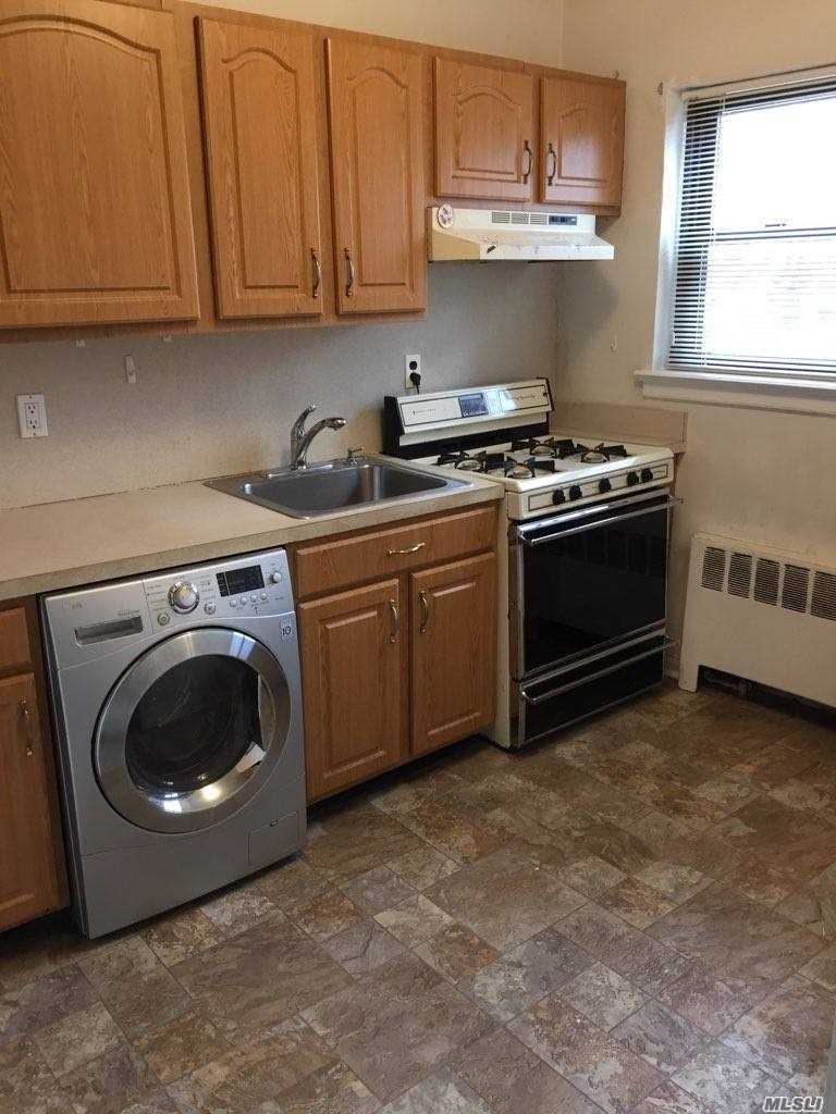 Fully Renovated Eat In Kitchen With Stainless Steel Appliances, Washer/Dryer In Unit, Faces East, Sun Drenched, Private Entrance, Pet Friendly, Updated Bath, New Windows, Close To Shops And Transportation, Schools