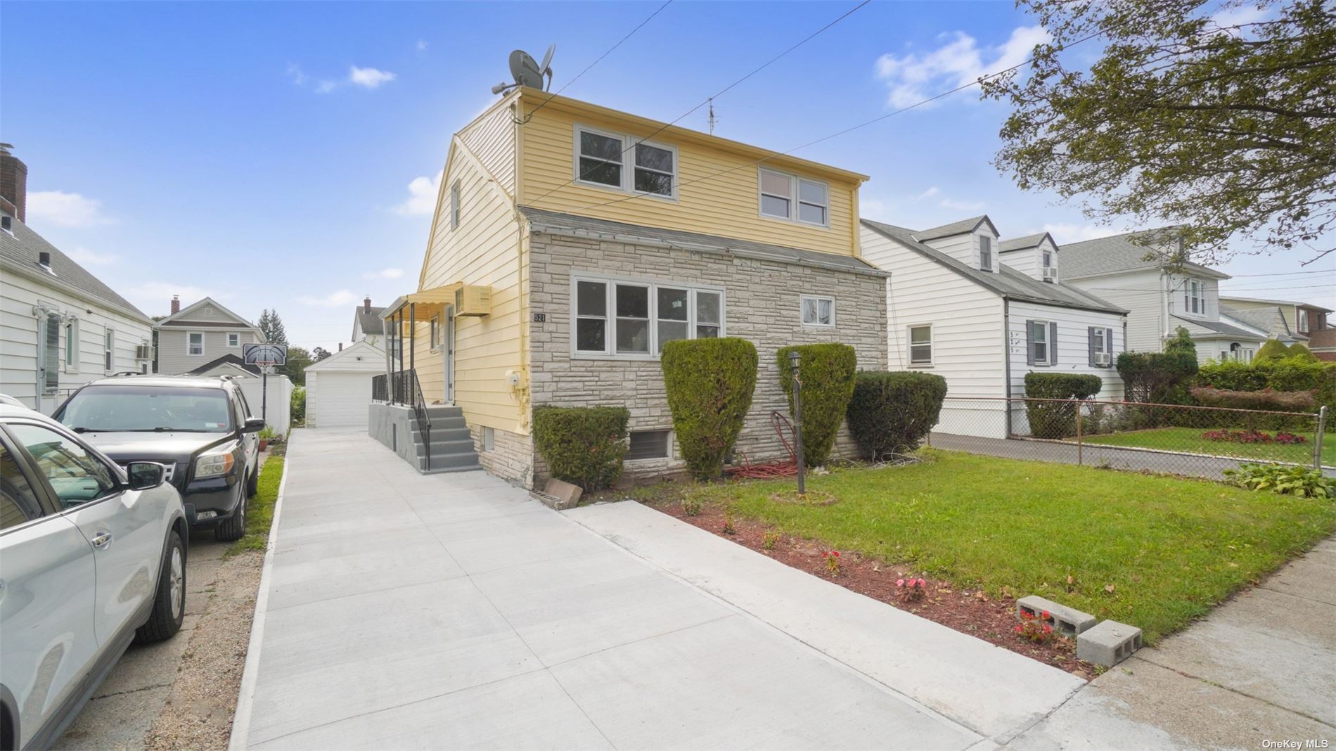 Single Family in New Hyde Park - 7th  Nassau, NY 11040