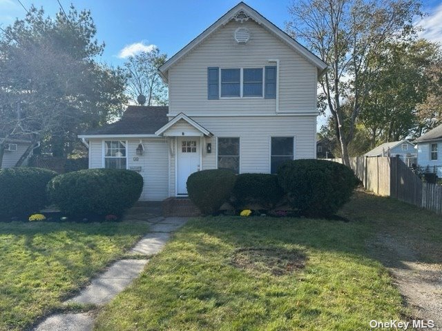 Single Family in Patchogue - Wiggins  Suffolk, NY 11772