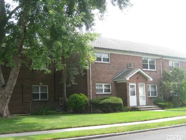 Corner Unit,  Surrounding By Private Homes,  Quiet Block. Close To Transportation.